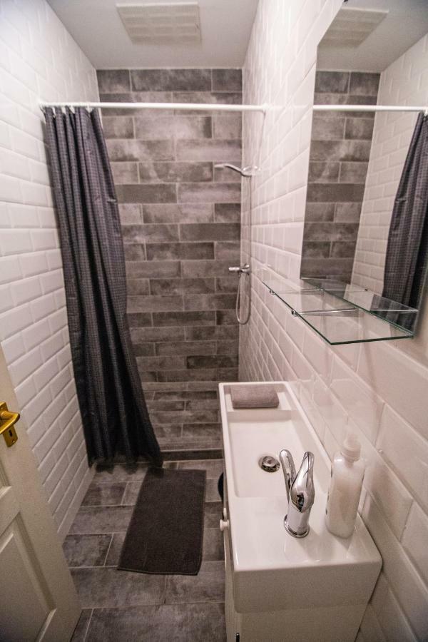 Cheerful And Cozy 2 Bedrooms 2 Bathrooms Apartment With Top Location Budapeste Exterior foto